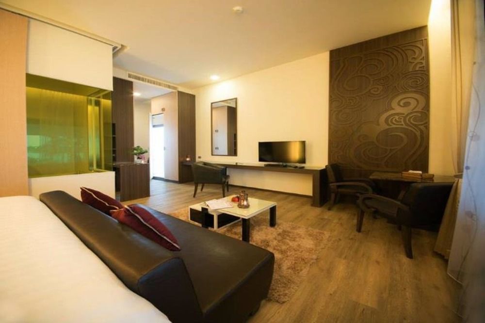 The Beverly Hills Hotel Nakhonratchasima Eksteriør bilde