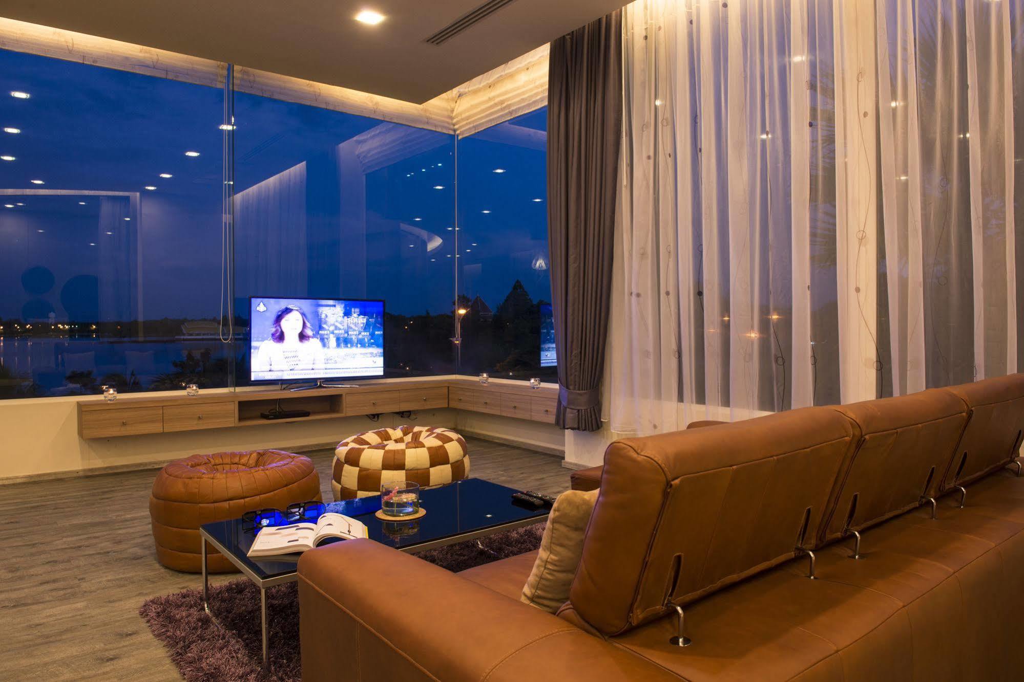 The Beverly Hills Hotel Nakhonratchasima Eksteriør bilde