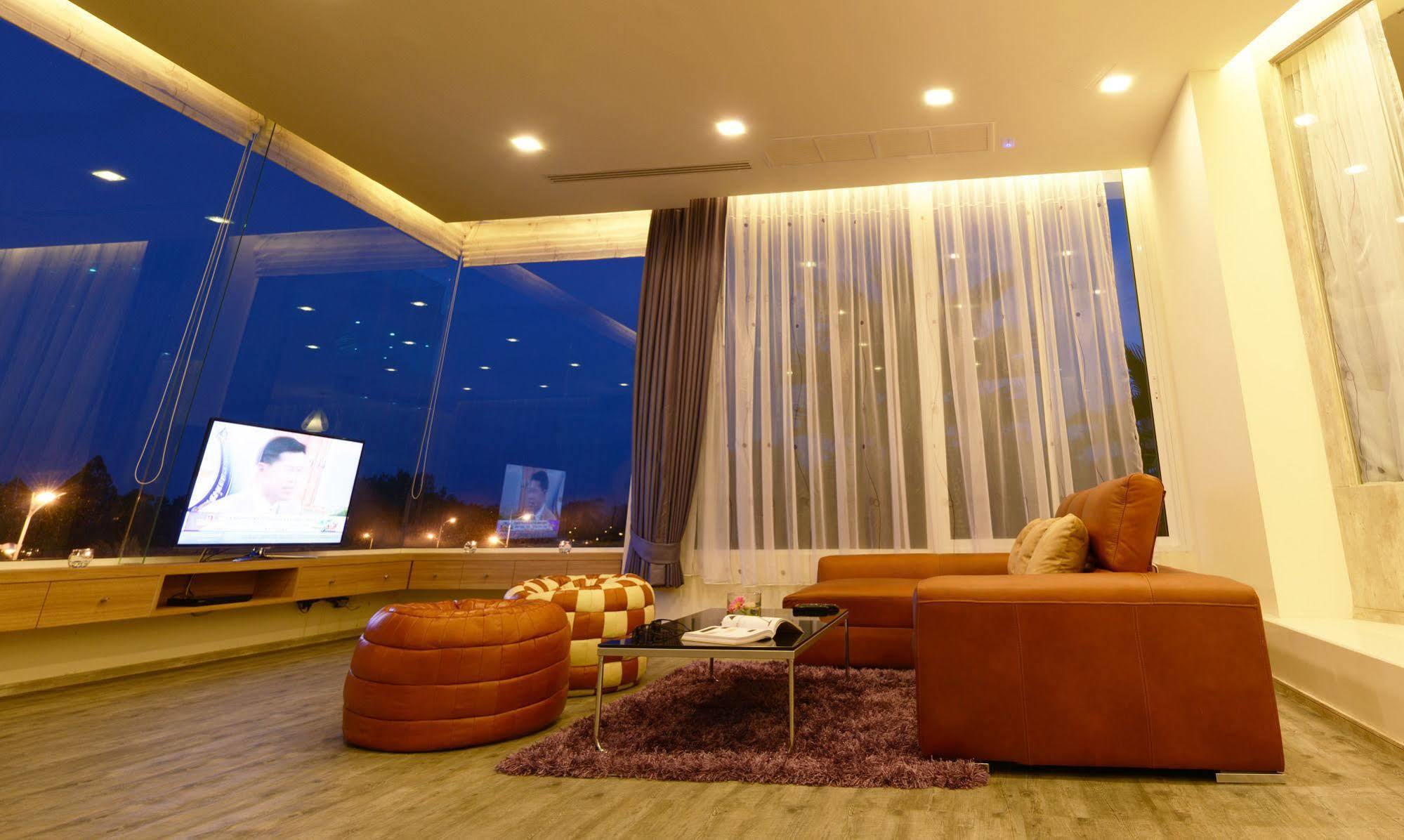 The Beverly Hills Hotel Nakhonratchasima Eksteriør bilde