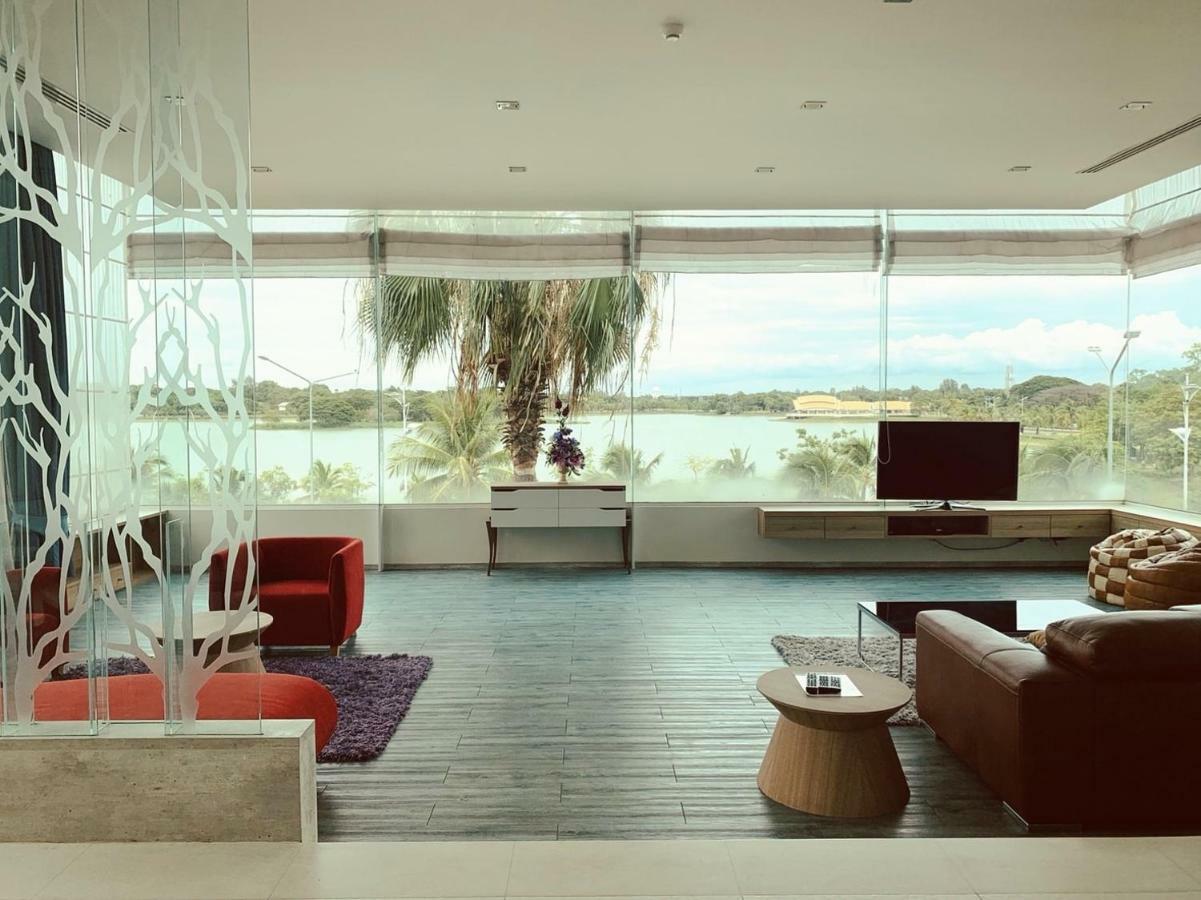 The Beverly Hills Hotel Nakhonratchasima Eksteriør bilde